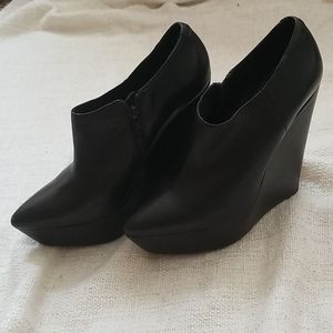 Aldo Women Black Leather Ankle Booties